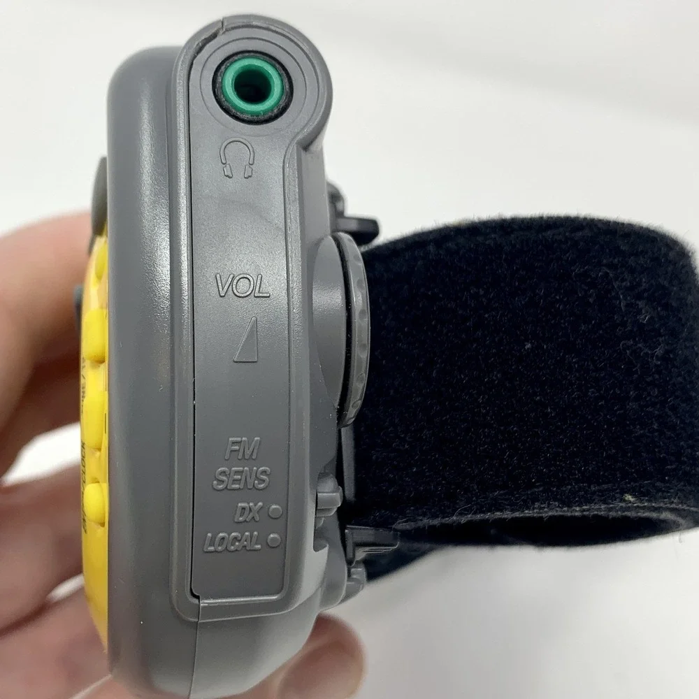 Sony Walkman Yellow FM/AM Sports Radio SRF M78 With Slap Wrist Arm Band Strap